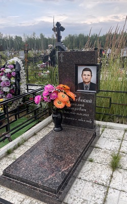 Вертикальный фигурный памятник