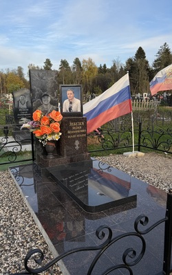 Эксклюзивный памятник сложной формы